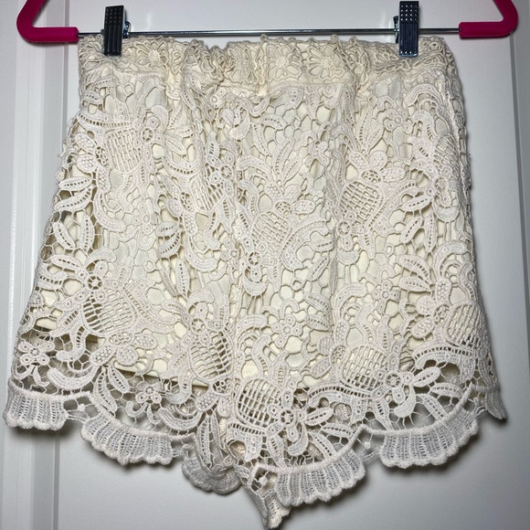 Papaya Cream Floral Lace Shorts - Picture 2 of 4